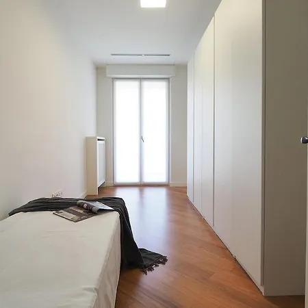Bright Three Bedroom With Balconies Porta Romana