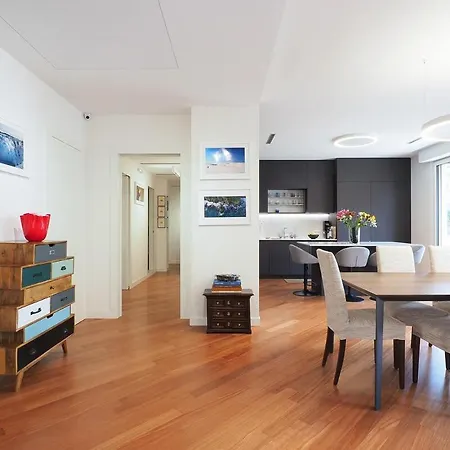 Bright Three Bedroom With Balconies Porta Romana Appartamento Milano