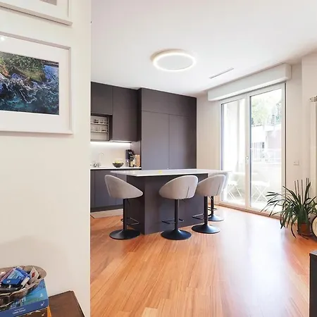 Bright Three Bedroom With Balconies Porta Romana Appartamento