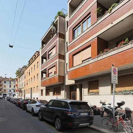 Bright Three Bedroom With Balconies Porta Romana Appartamento Milano