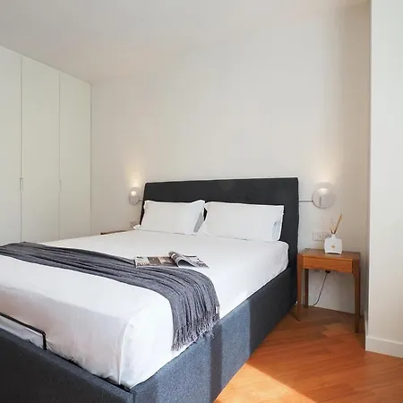 Bright Three Bedroom With Balconies Porta Romana Appartamento Milano