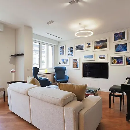 Bright Three Bedroom With Balconies Porta Romana *
