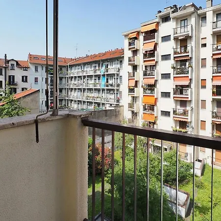 Bright Three Bedroom With Balconies Porta Romana Apartamento